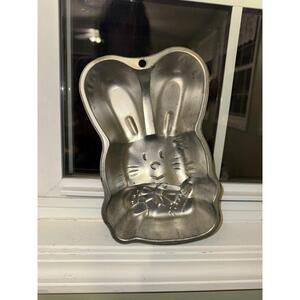 Wilton Bunny Cake Pan – Easter Rabbit Mold – Aluminum – With Instructions